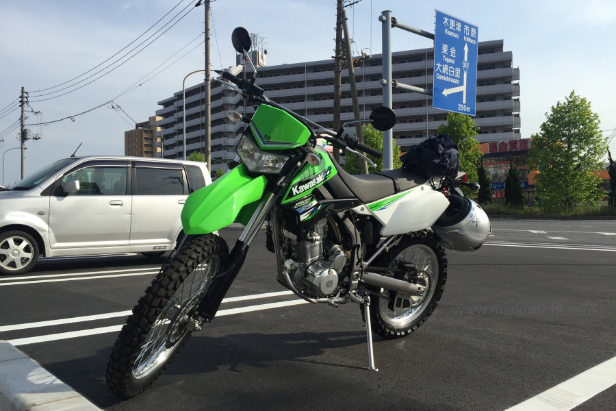 KLX250-ツーリングコンビニ駐車場